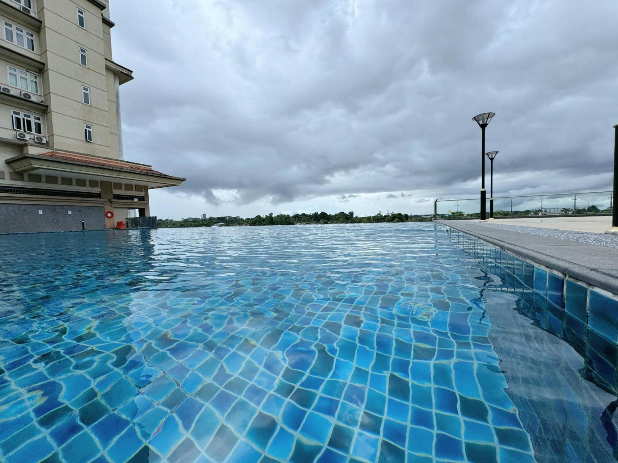 Cozy Comfort 03 - Riverine Diamond 5 Pax Kuching