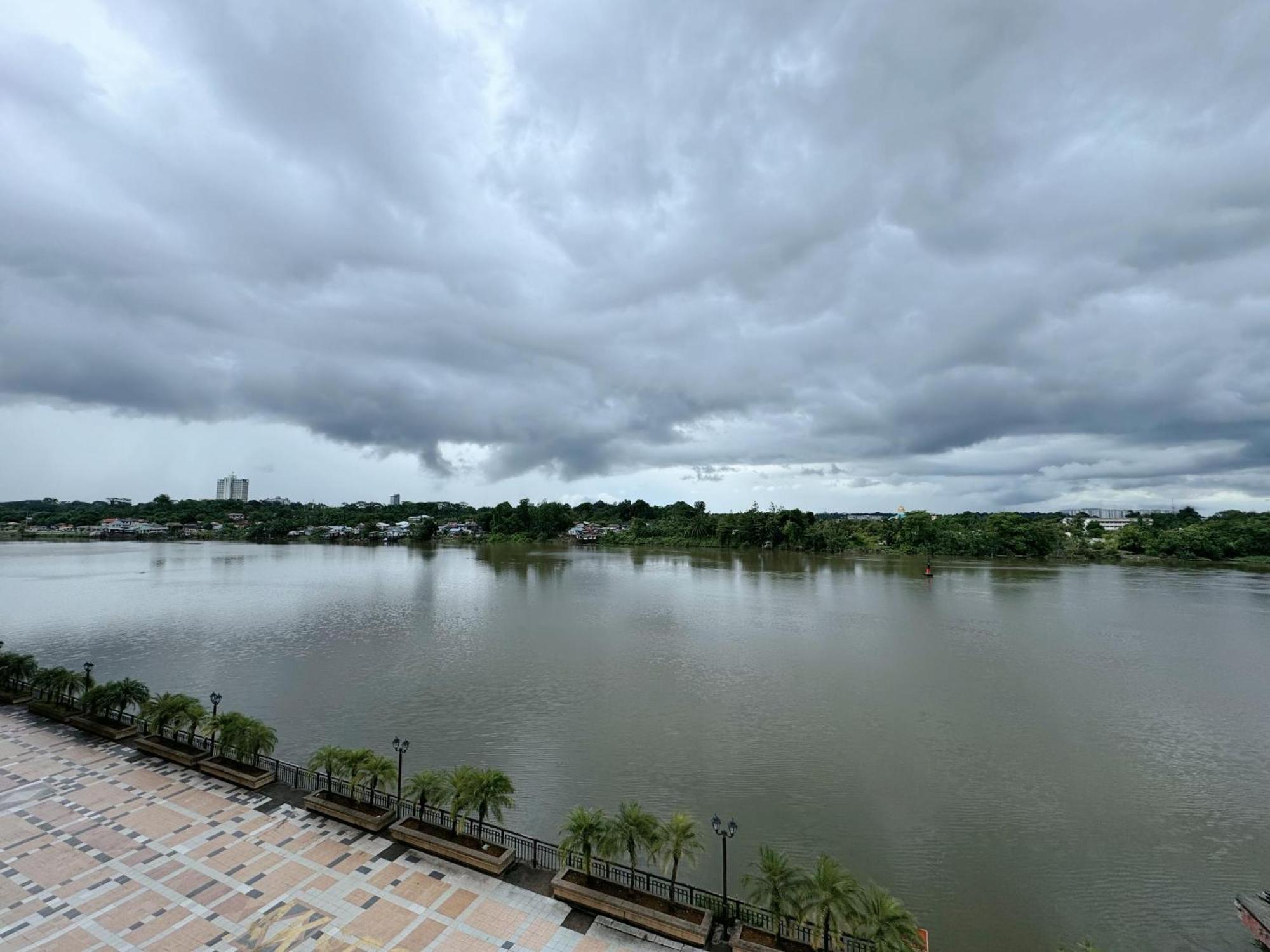 Cozy Comfort 03 - Riverine Diamond 5 Pax Kuching